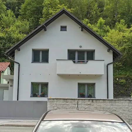 Apartma Sava-stol * جيسينيس