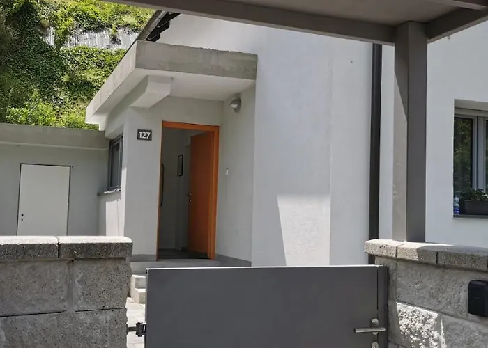 Apartma Sava-stol شقة